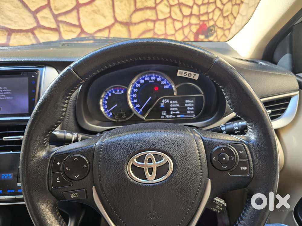 Toyota Yaris V Cvt, 2019, Petrol
