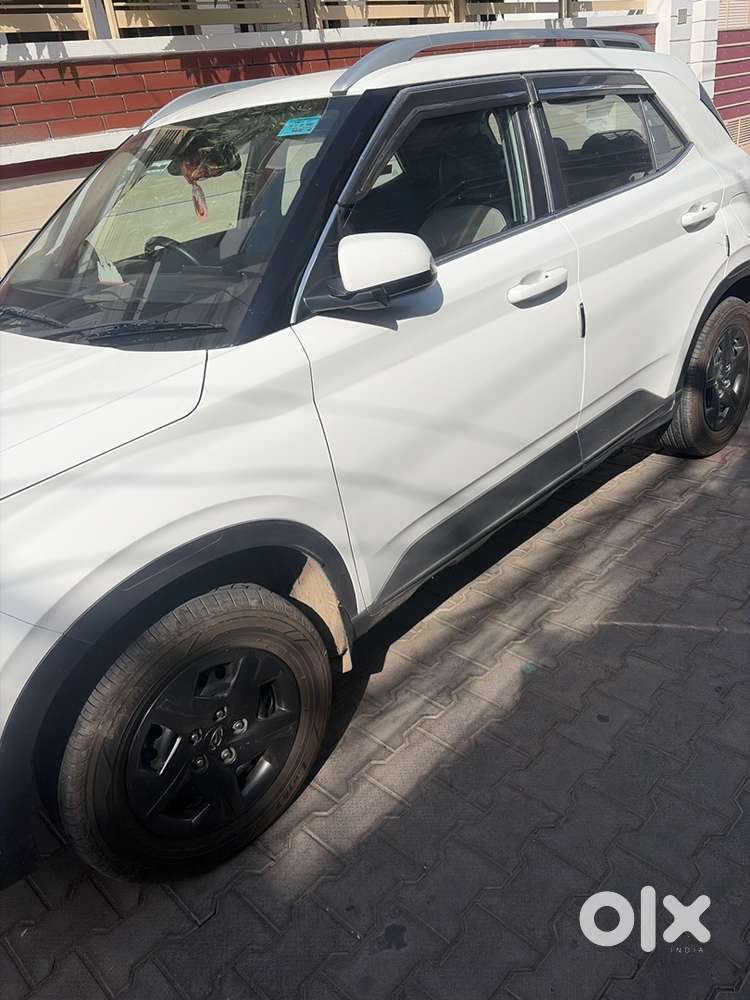 Hyundai Venue Petrol 2023