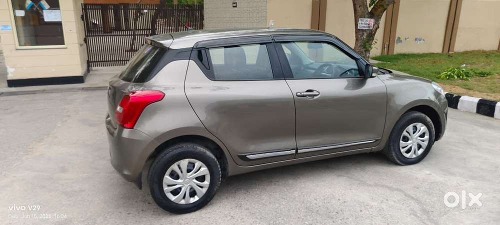 Maruti Suzuki Swift Vxi + Manual, 2023, Petrol