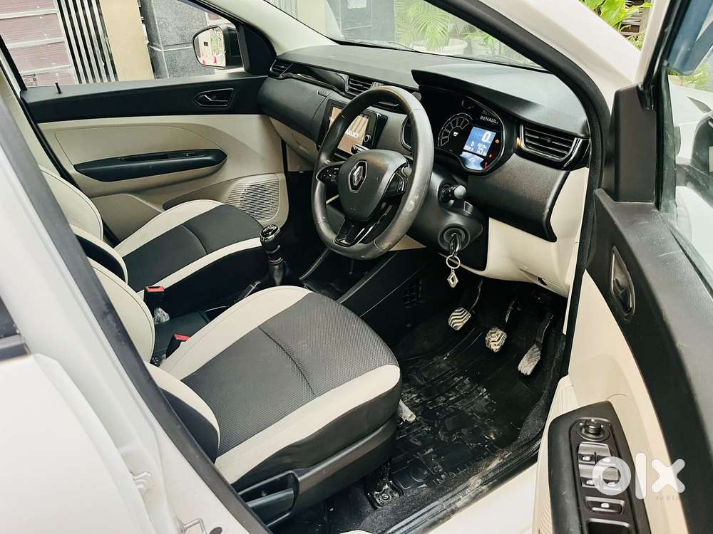 Renault Triber Rxt, 2023, Petrol