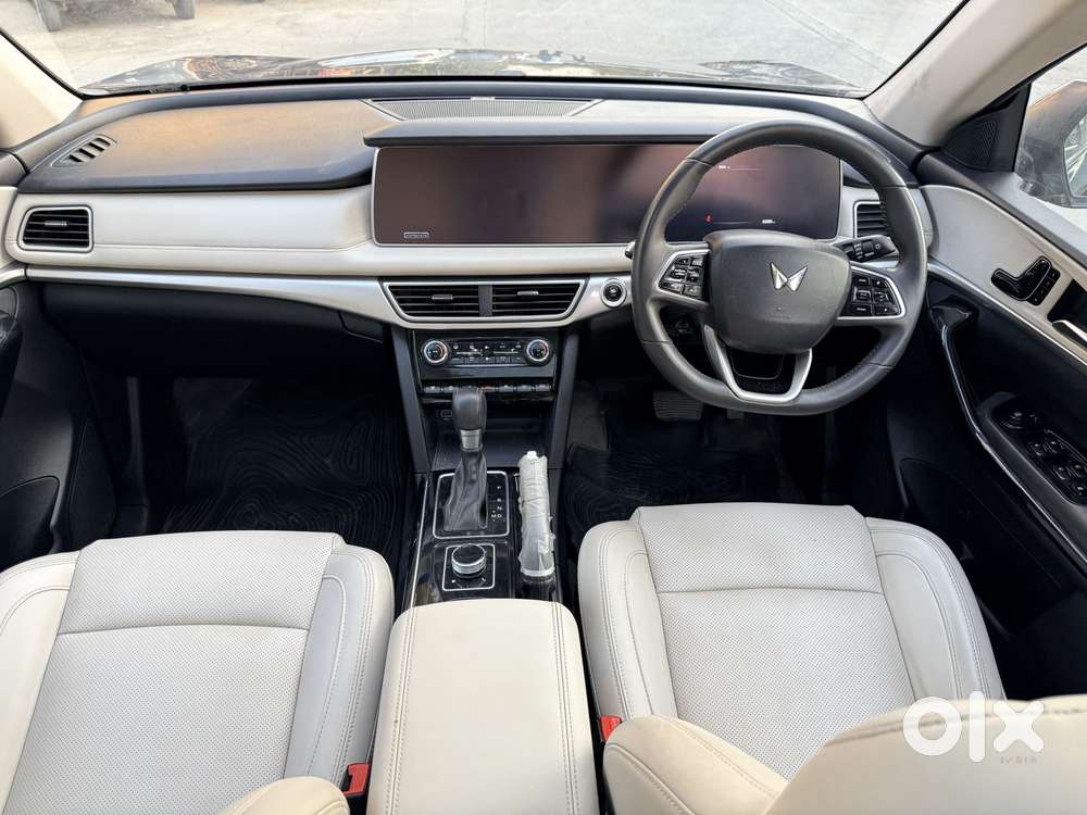 Mahindra Xuv700 2.2 Ax 7 Diesel At Str, 2022, Diesel