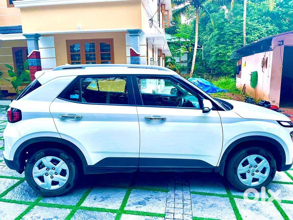 Hyundai Venue 2022 Petrol 29000 Km Driven