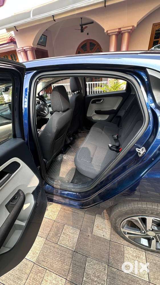 2023 Tata Altroz Petrol Dca  14,000 Km  Opera Blue  Single Owner