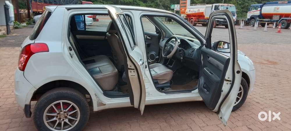 Maruti Suzuki Swift Vxi + Manual, 2011, Petrol