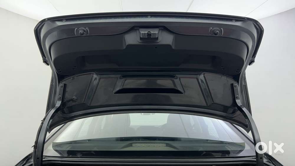 Skoda Slavia Style 1.0l Tsi At, 2022, Petrol