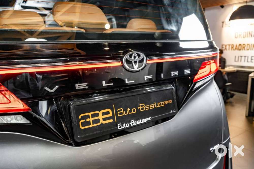 Toyota Vellfire 2.5 Executive Lounge, 2023, Petrol