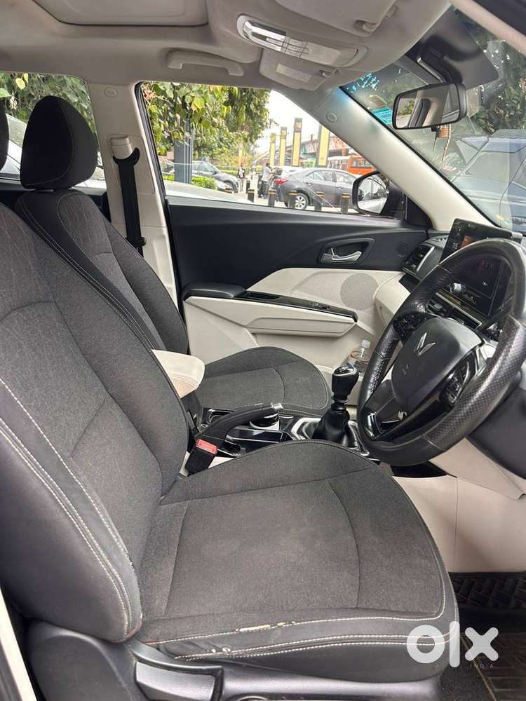 Mahindra Xuv3xo Ax5 Mt 2024