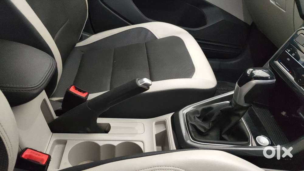 Volkswagen Taigun 1.0 Tsi Topline At, 2023, Petrol