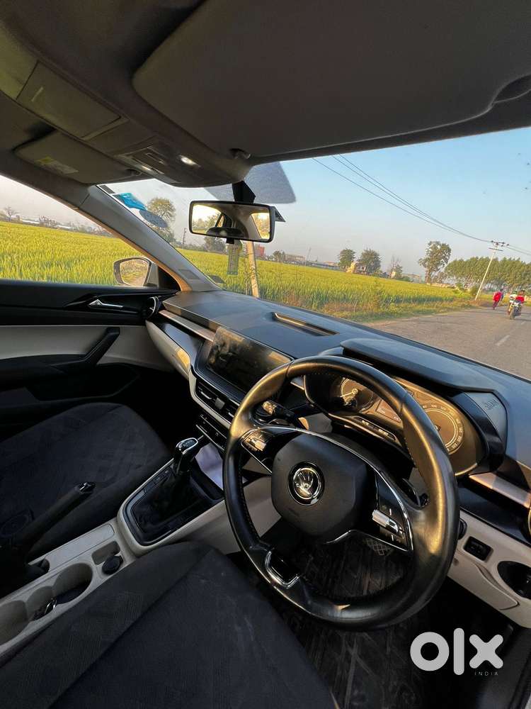 Skoda Slavia Ambition 1.0l Tsi At, 2022, Petrol