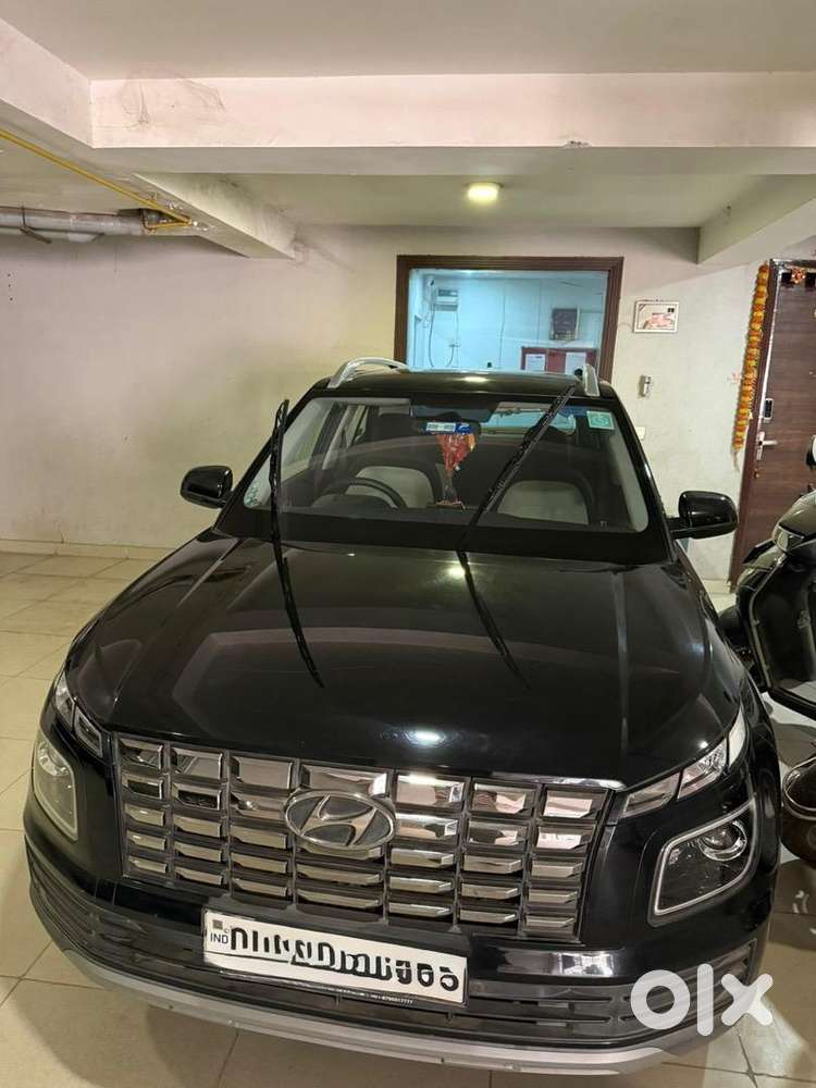 Hyundai Venue 2022 33000 Km Driven