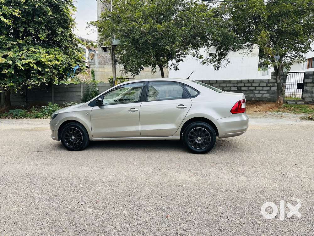 Skoda Rapid 1.5 Elegance Tdi Mt, 2015, Diesel