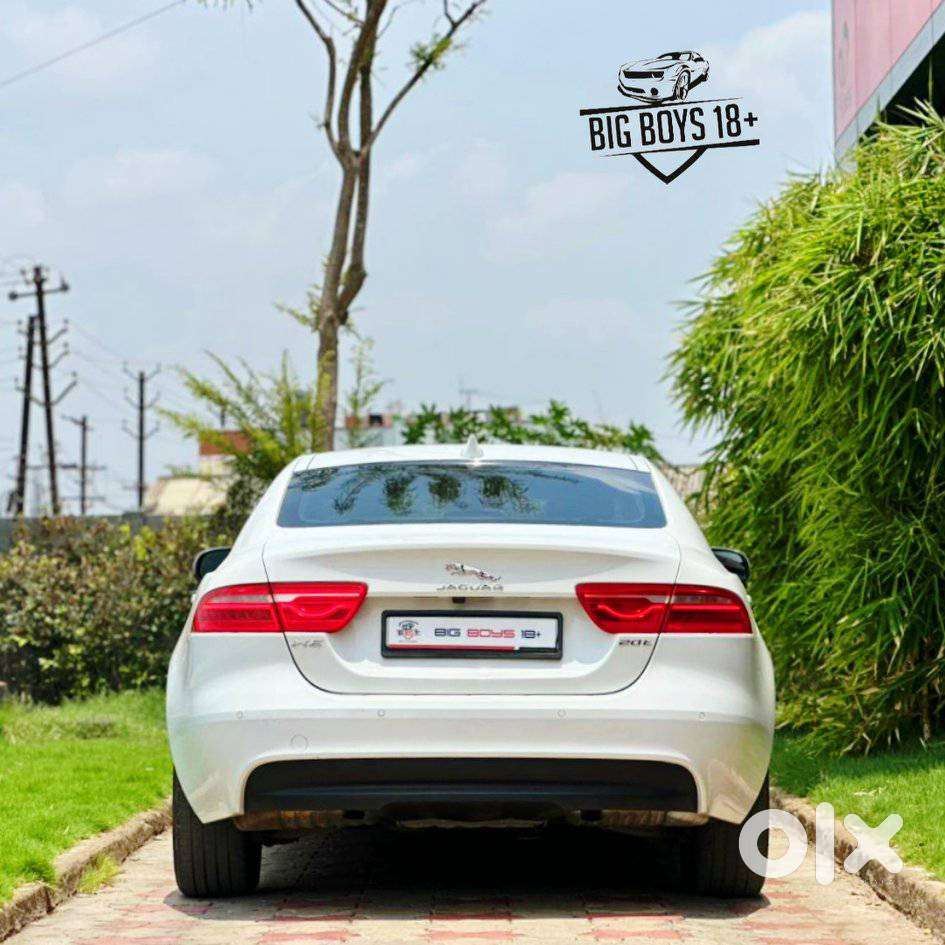 Jaguar Xe Portfolio, 2017, Petrol