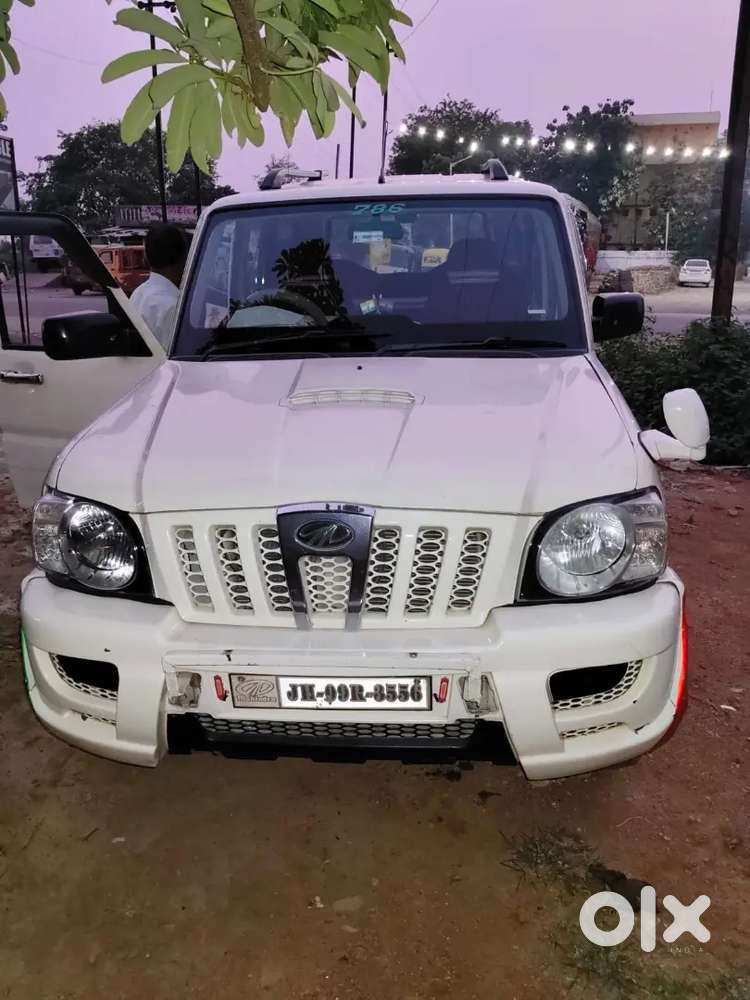 Mahindra Scorpio 2011 Diesel 2nd Owner 4 Tyre New Bettry New