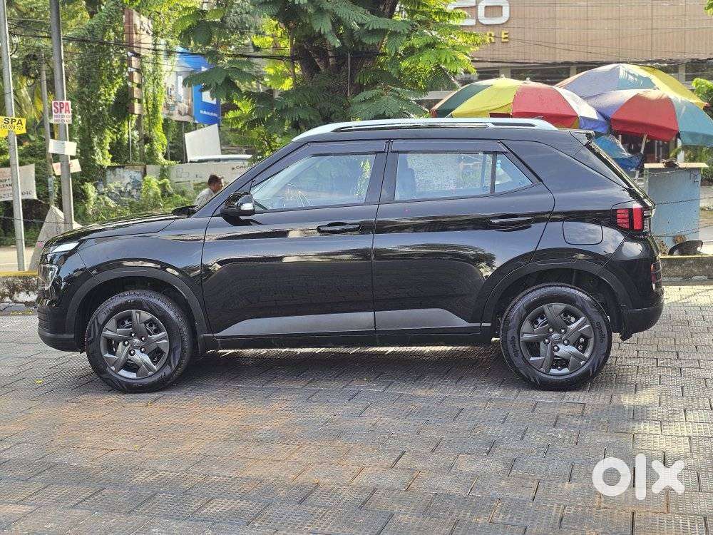Hyundai Venue 1.2 S (o), 2023, Petrol
