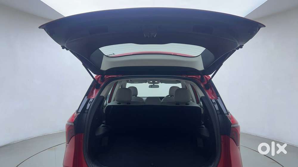 Mahindra Xuv700 2.0 Ax 5 Petrol At Str, 2022, Petrol