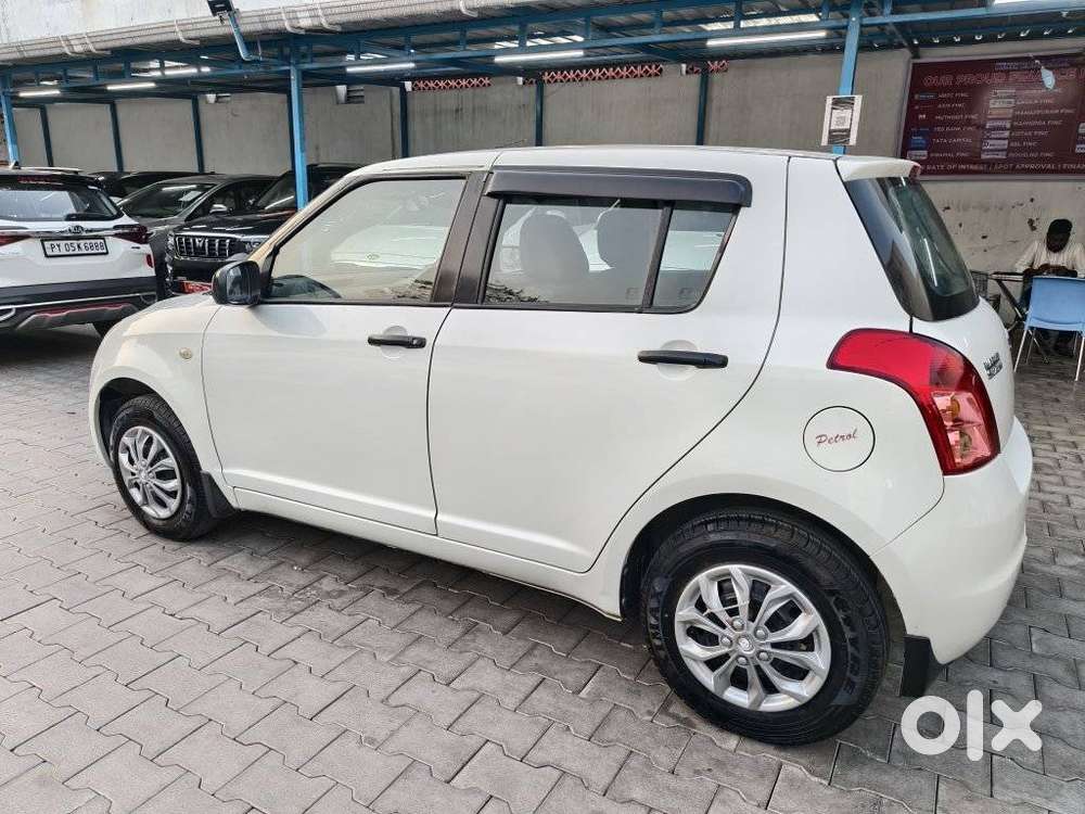 Maruti Suzuki Swift Vxi 1.2 Abs Bs-iv, 2011, Petrol