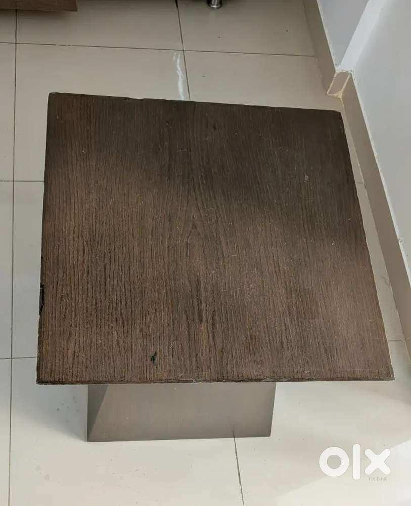 Solid wood teak corner/side table in mint condition