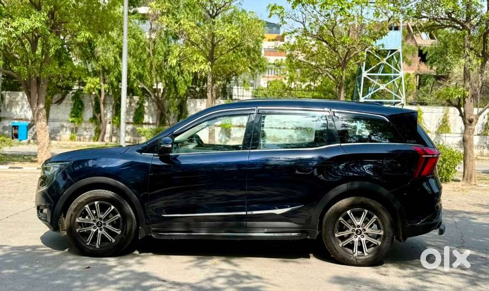 Mahindra Xuv700 2.0 Ax 7 Petrol Mt Str, 2026, Petrol
