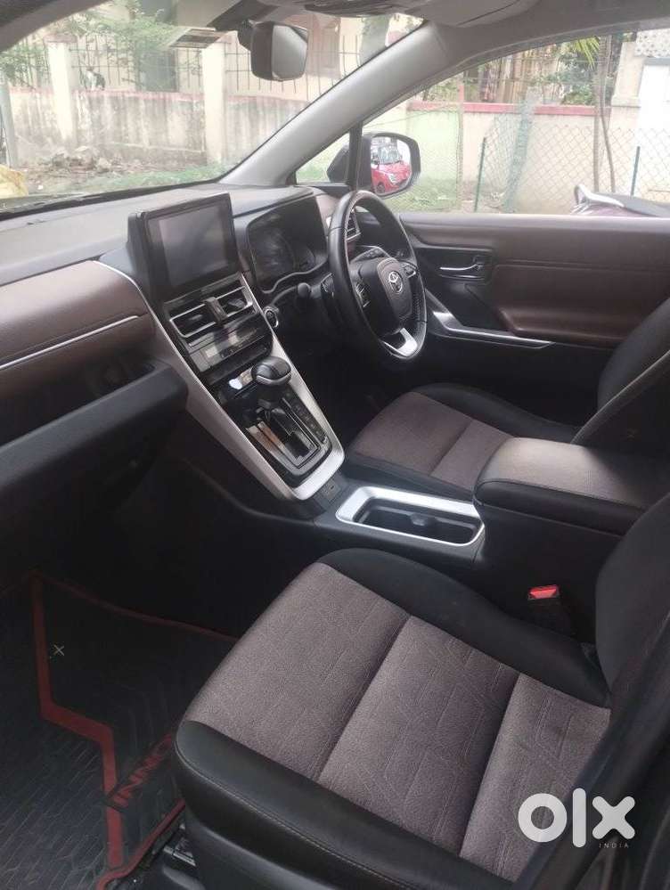 Toyota Innova Hycross 2.0 Vx Hybrid 7 Str, 2023, Petrol