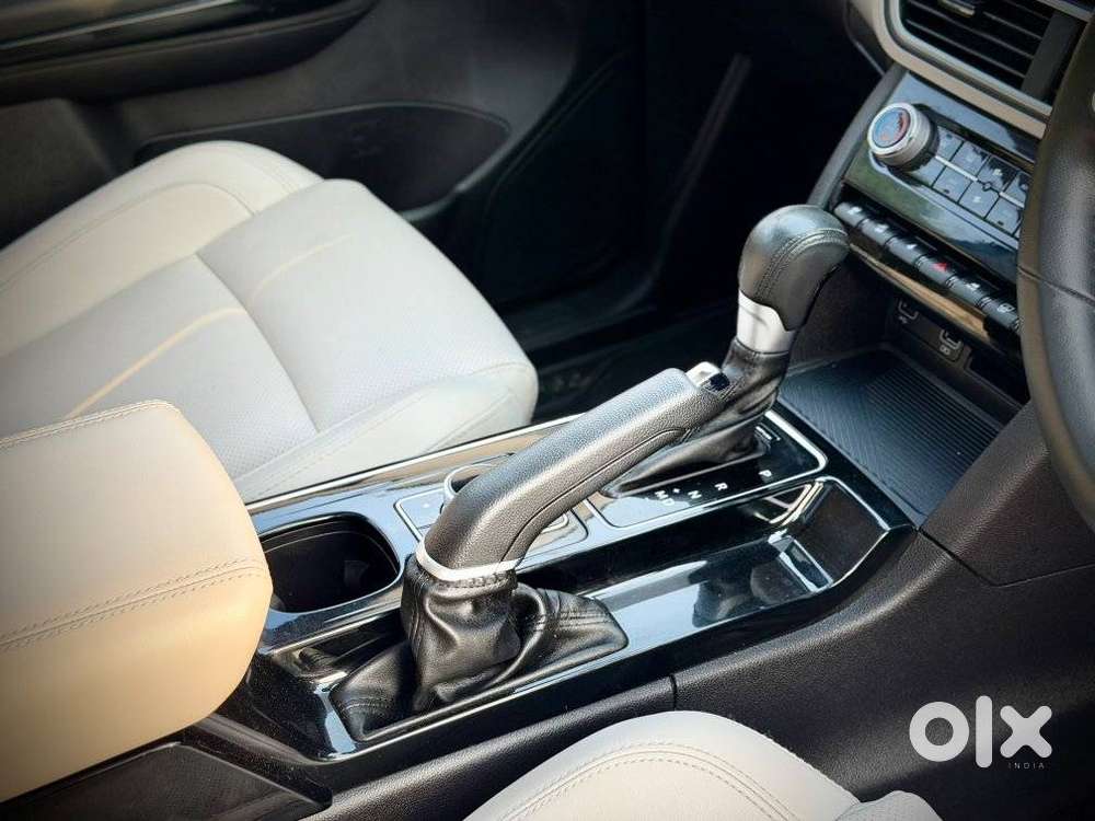 Mahindra Xuv700 2.0 Ax 7 Petrol At Str, 2023, Petrol