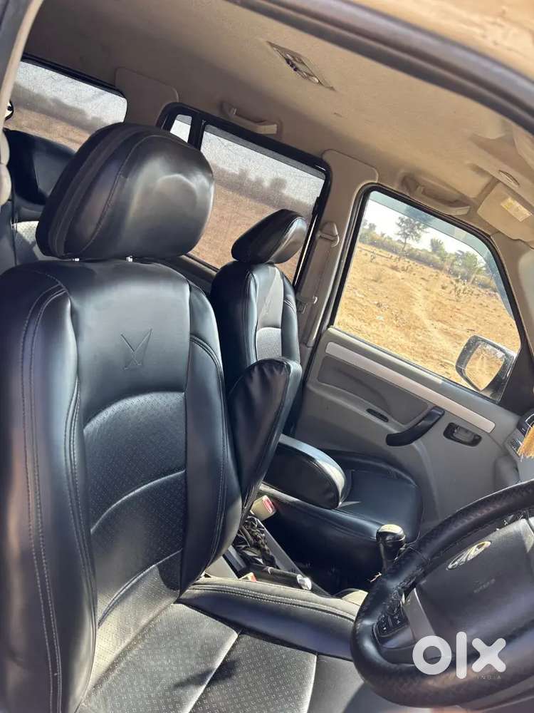 Mahindra Scorpio S10
