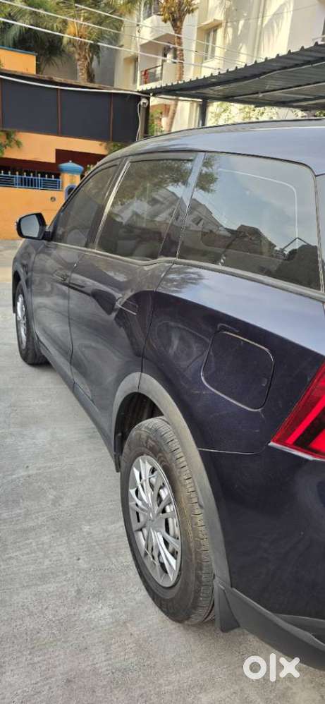 Mahindra Xuv700 2.0 Mx Petrol Mt 5 Str, 2022, Petrol