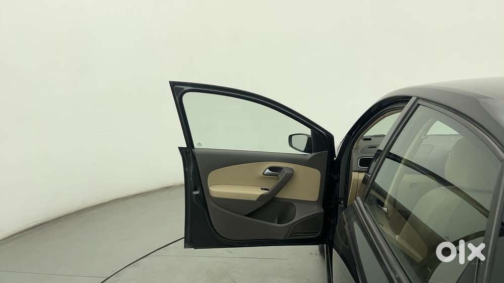 Volkswagen Vento 1.6 Highline, 2016, Petrol