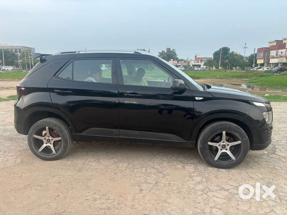 Hyundai Venue 2024 Petrol Good Condition