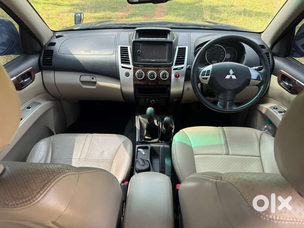 Mitsubishi Pajero Sport Petrol 2015