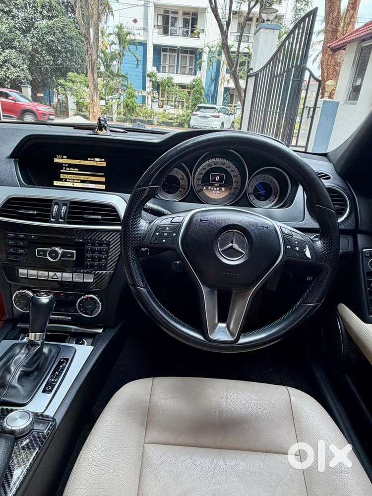 Black Mercedes-benz C Class W204