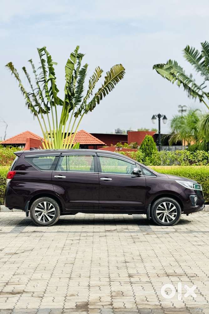 Toyota Innova Crysta 2.8 Zx At 7 Seater, 2022, Diesel