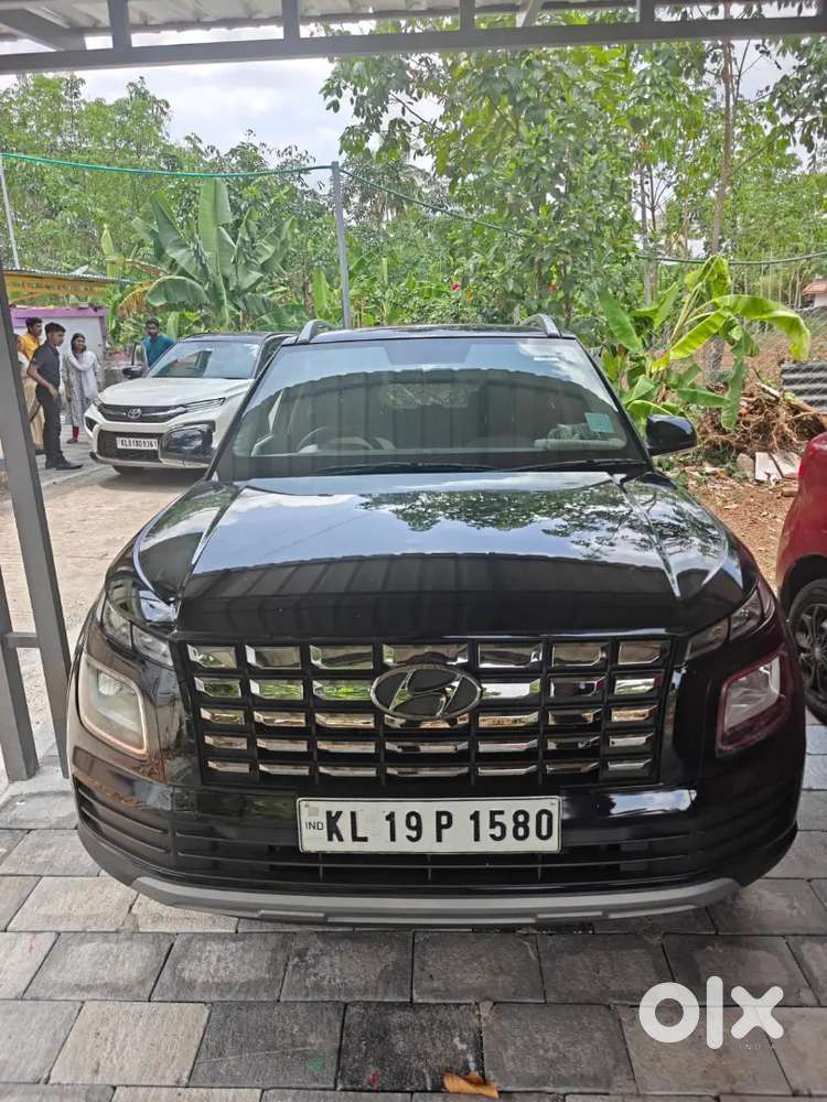 Hyundai Venue 2023 Petrol 24000 Km Driven