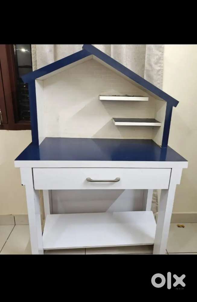Child bed and study table in very good condition