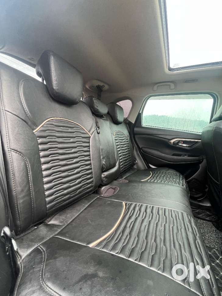 Maruti Suzuki Grand Vitara 1.5 Alpha Plus Intelligent Hybrid Ecvt, 2..