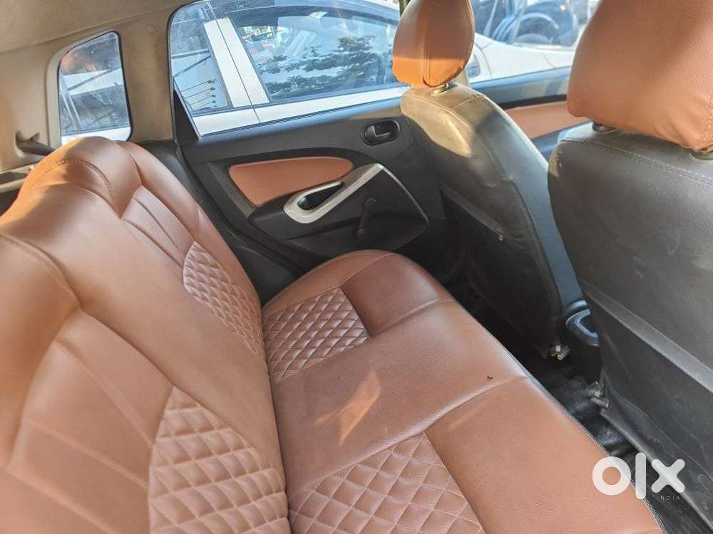 Ford Figo 2012-2015 Petrol Titanium, 2011, Petrol