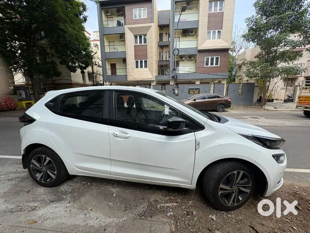 Single Owner, Power Steering, Reverse Camera, Ceramic Coating,