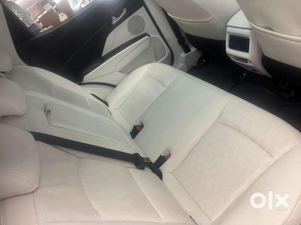 Mahindra Xuv 3xo Ax7l 1.2 Petrol At (pg), 2024, Petrol