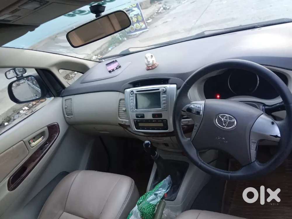 Toyota Innova 2012