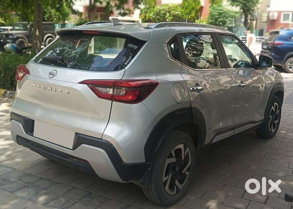 Nissan Magnite 1.0 Xv Premium, 2023, Petrol