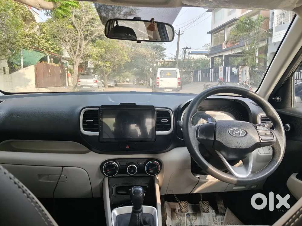Hyundai Venue 2023 Petrol 33000 Km Driven Single Owner