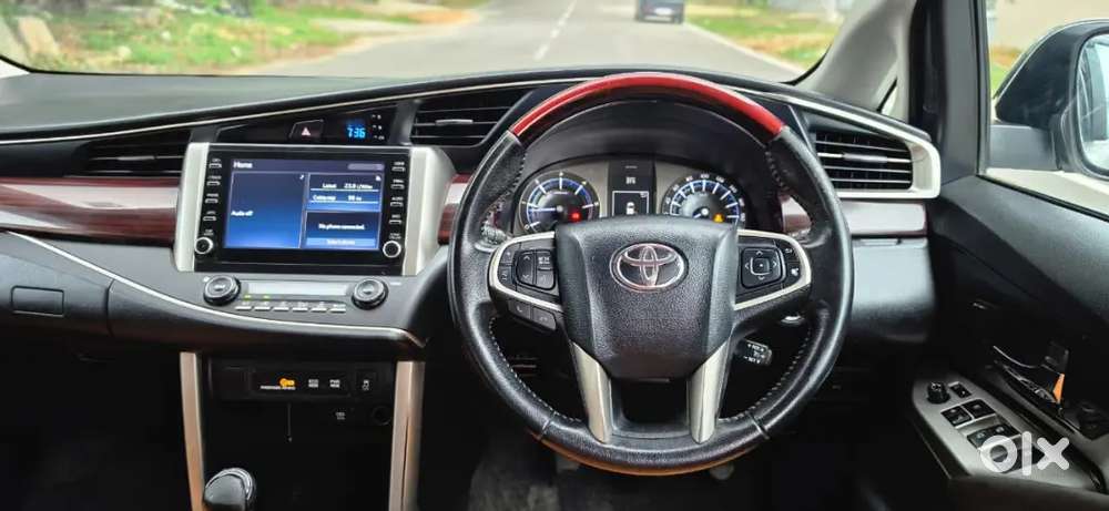 Innova Crysta 2.4 V Mt 8 Str 2021