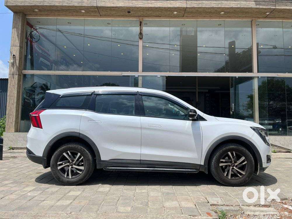 Mahindra Xuv700 2.0 Mx Petrol Mt 5 Str, 2022, Petrol