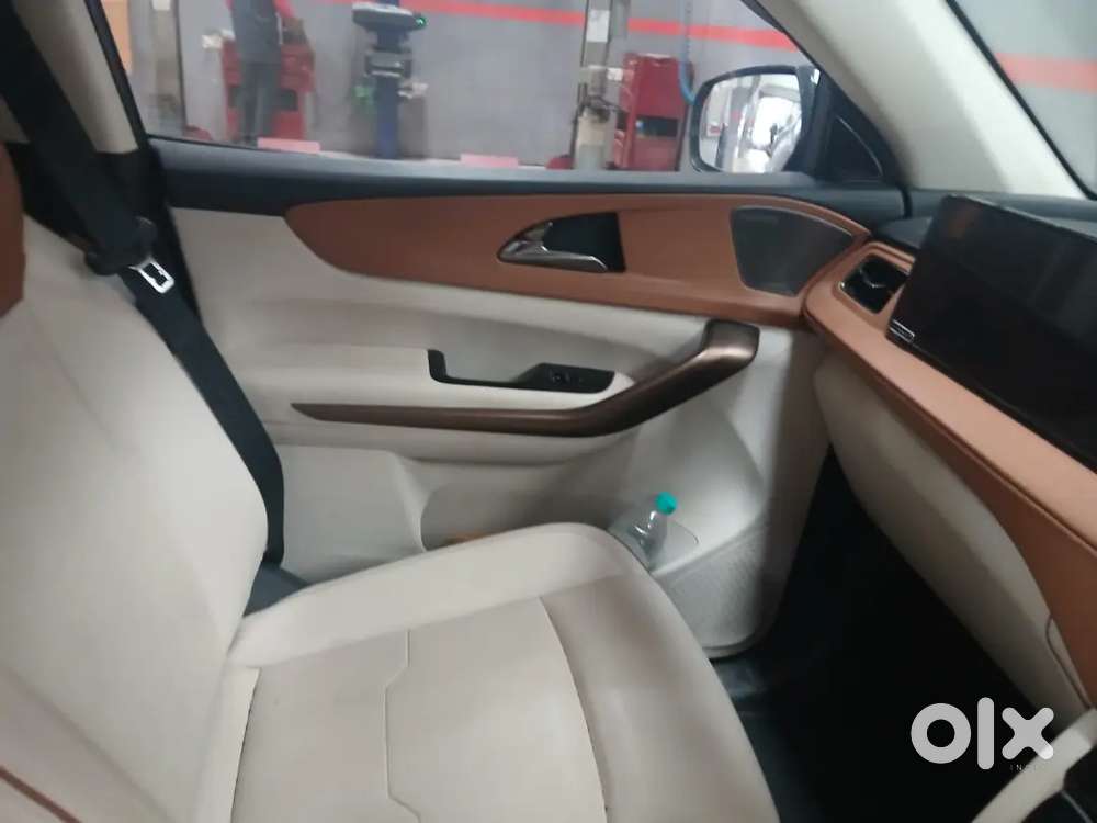Mahindra Xuv700 Ax7 2026