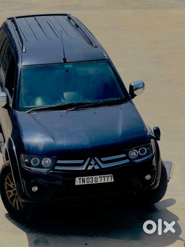 Mitsubishi Pajero Sport Petrol 2015