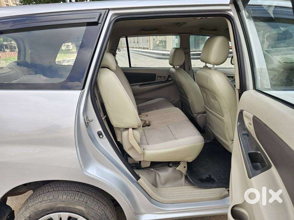 Toyota Innova 2.5 G (diesel) 8 Seater, 2010, Diesel