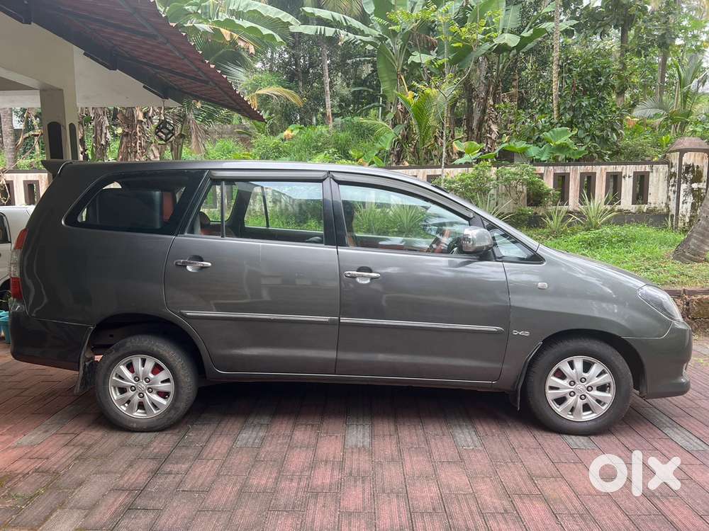 Toyota Innova 2.5 V 2011