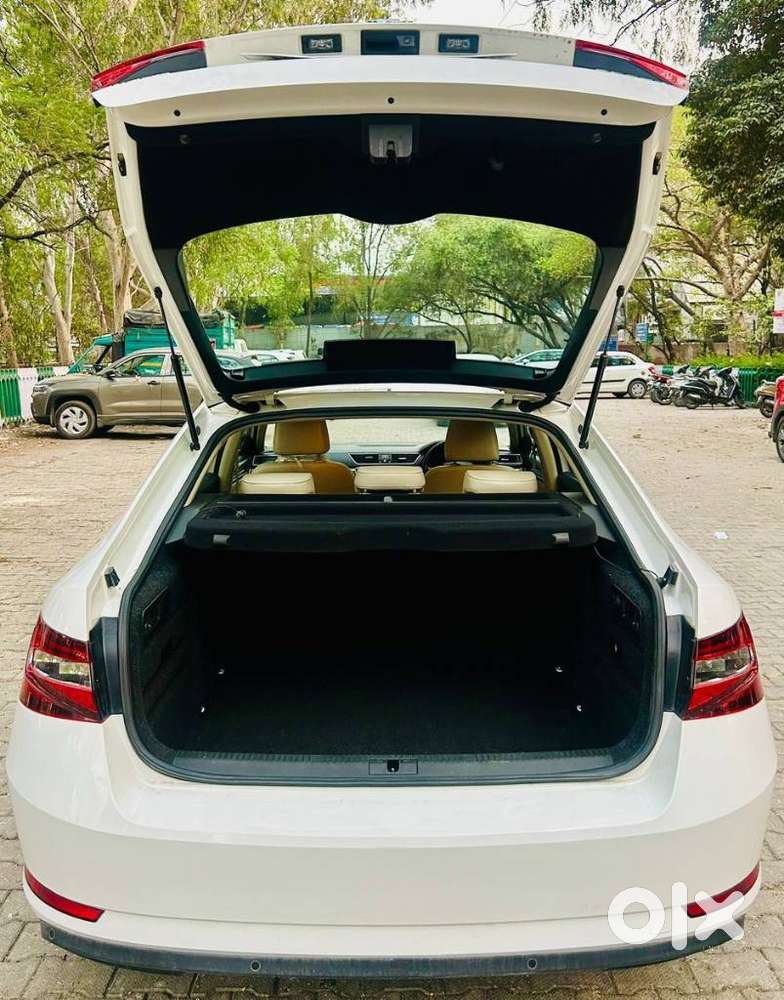 Skoda Superb Style 1.8 Tsi Mt, 2018, Petrol