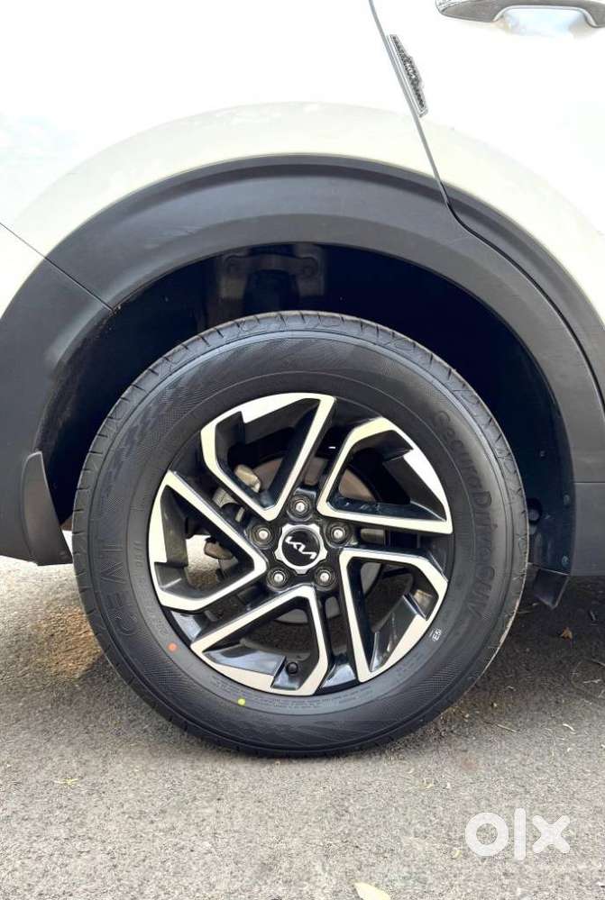 Kia Carens Luxury (o)1.5 Diesel At 7 Str, 2023, Diesel