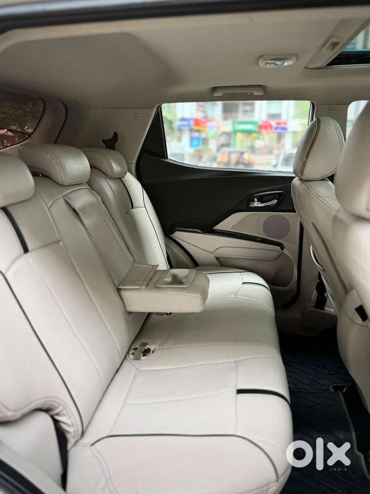 Mahindra Xuv300 W8 (o) 1.5 Diesel Amt, 2022, Diesel