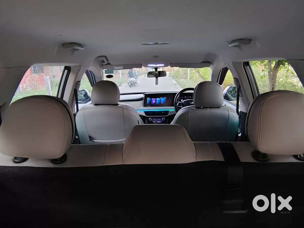Mahindra Xuv700 2.2 Ax 3 Diesel At 5 Str, 2022, Diesel